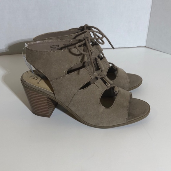 wide width tan sandals